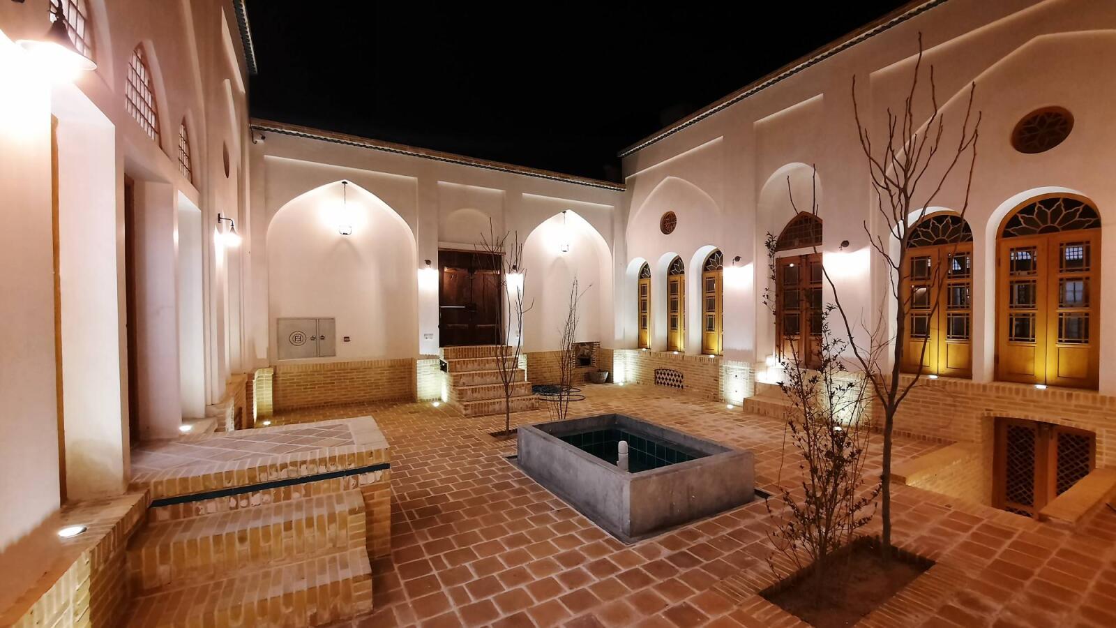 حیاط حیاط