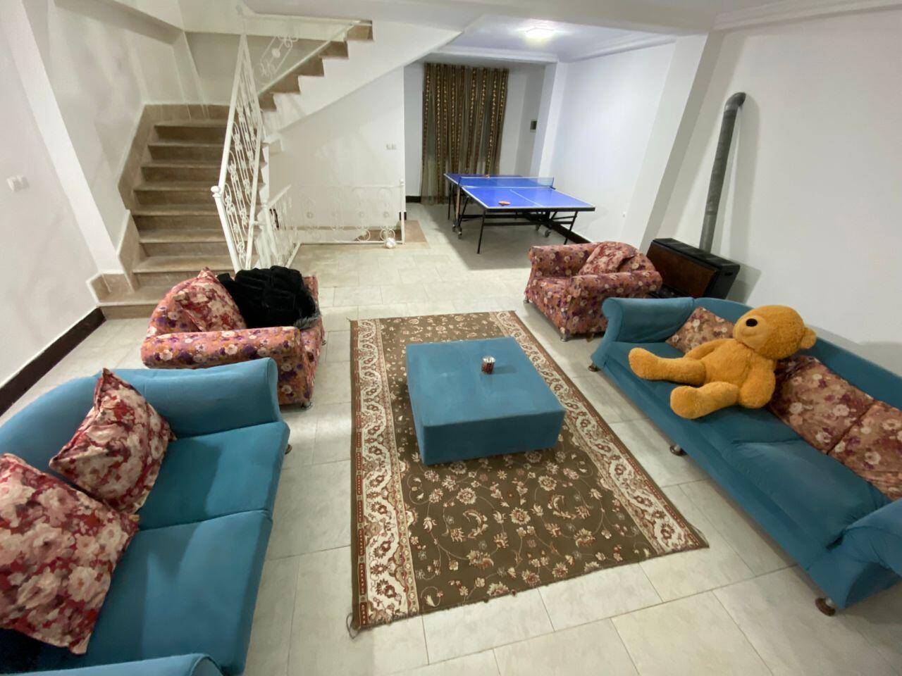 اتاق پذیرایی طبقه اول