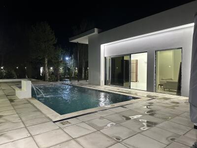ویلای مدرن با استخر چهارفصل و جکوزی ویلای مدرن با استخر چهارفصل و جکوزی