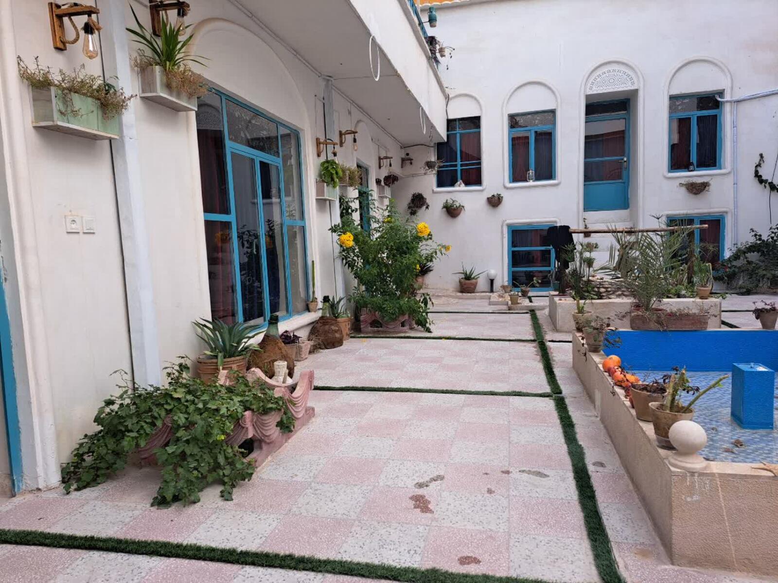 حیاط حیاط