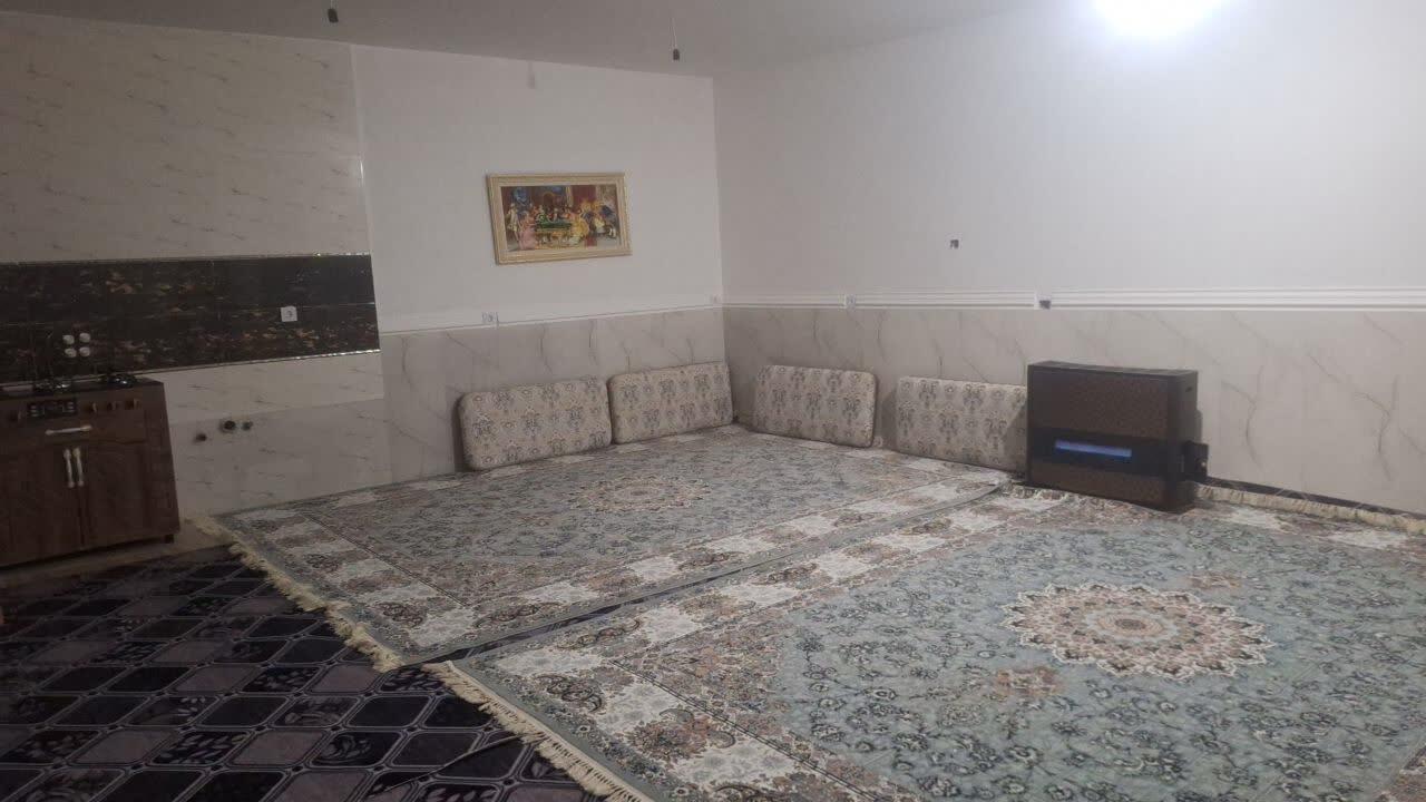 اتاق پذیرایی و آشپزخانه