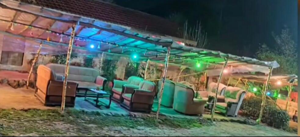 حیاط روبروی سوییت ها که برای استفاده از مهمانان عزیز از فضای باغ