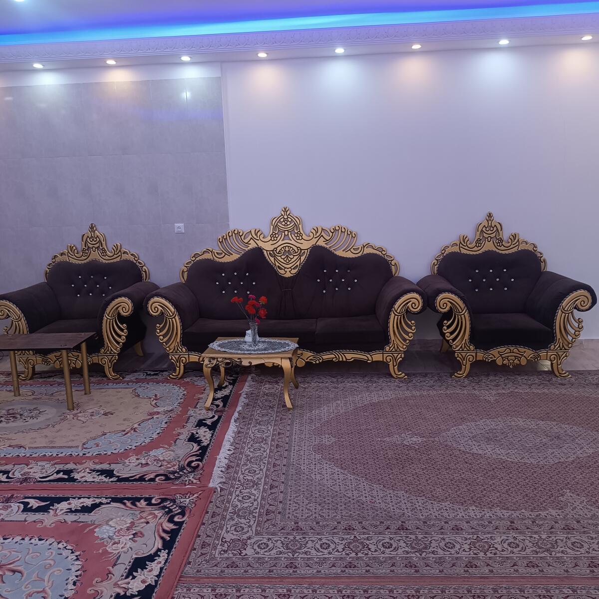 پذیرایی طبقه همکف پذیرایی طبقه همکف