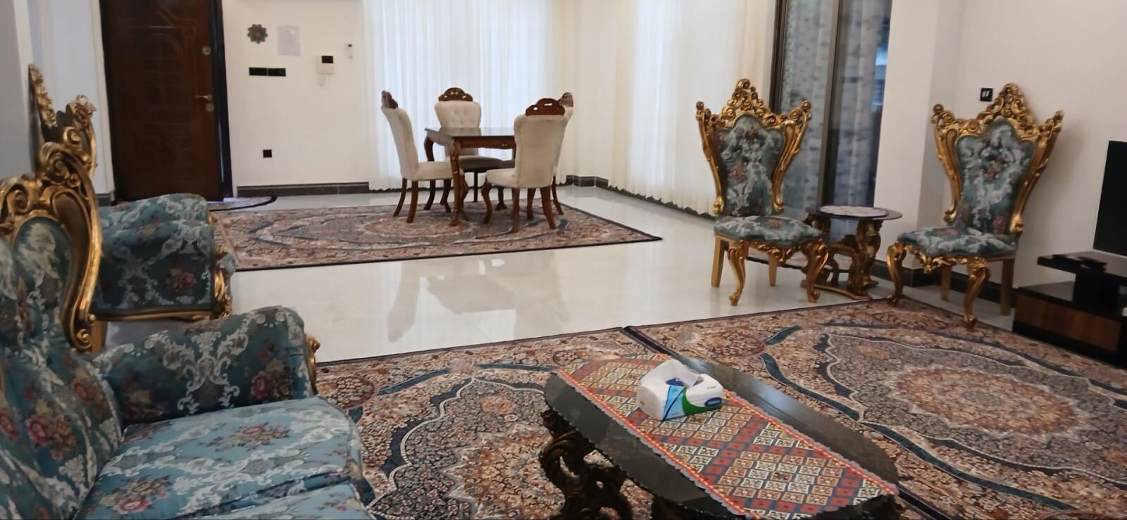 پذیرایی طبقه همکف پذیرایی طبقه همکف